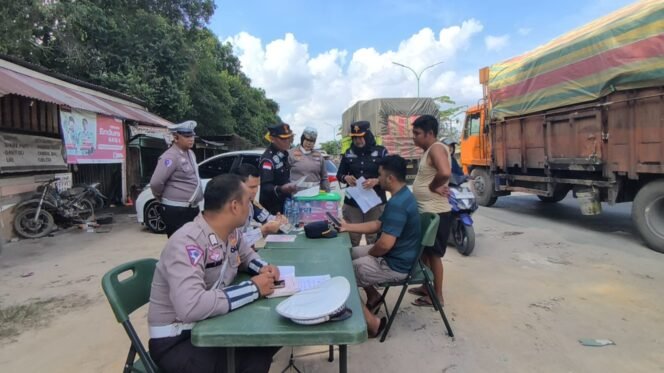 
					Cegah Kecelakaan, Ditlantas Polda Riau Bersama BPTD Gelar Razia dan Ramp Check Kendaraan Angkutan di Pekanbaru