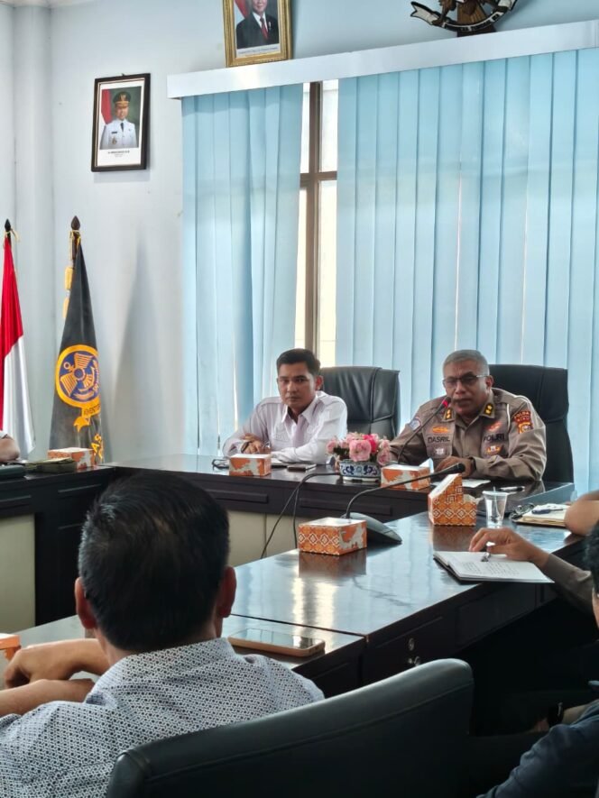 
					Pembatasan Truk Bertonase Besar di Air Molek Mulai Dibahas, Ditlantas Polda Riau Tekankan Pemasangan Portal Harus Berdasarkan Regulasi