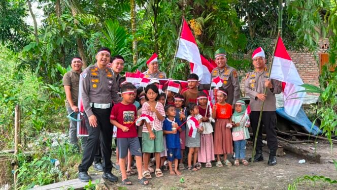 
					TIM Ekspedisi Merah Putih Presisi Polda Riau Tembus Pedalaman Talang Mamak Kobarkan Semangat Merah Putih Hadirkan Kepedulian Nyata untuk Negeri