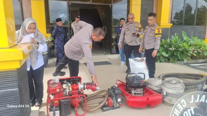 
					Cegah Karhutla Meluas, Polsek Payung Sekaki Pastikan Sarana dan Peralatan Pemadam Siap Digunakan