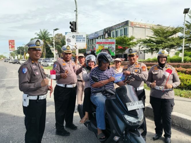 
					Polantas Karib Hadir di Tengah Hiruk Pikuk Kota Pekanbaru, Ditlantas Polda Riau Gaungkan Keselamatan, Nasionalisme, dan Green Policing Jelang HUT Ke-81 RI