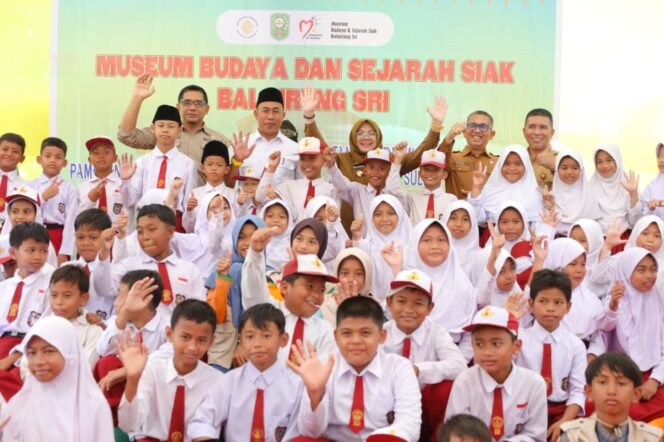 
					Museum Balairung Sri Pamerkan Koleksi Sultan Syarif Kasim, 700 Pelajar Dalami Sejarah Siak