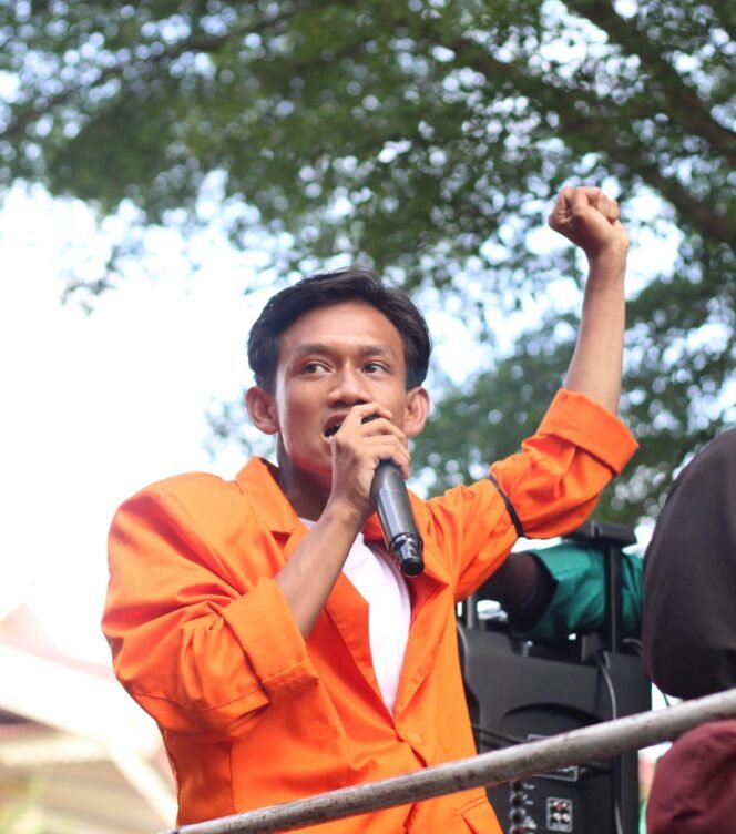 
					Ahmad Adnan Desak Copot Kapolres Kampar dan Kapolsek XIII Kota kampar buntut Galian C di Gunung Bungsu