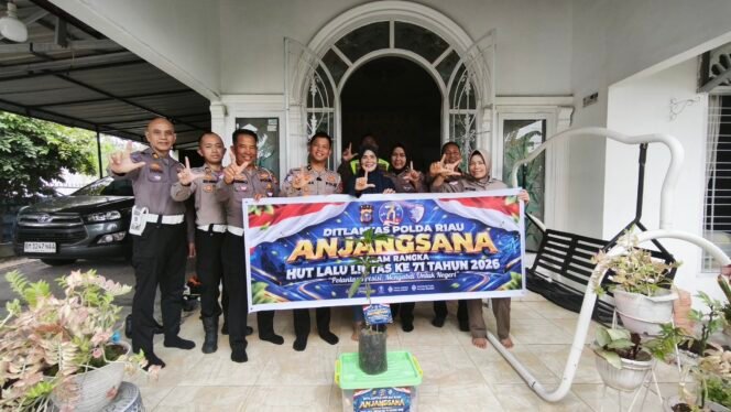 
					HUT Lantas ke-71, Ditlantas Polda Riau Sambangi Tiga Purna Bakti, Bawa Pesan Green Policing