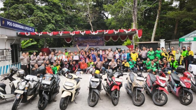 
					Semarak HUT Lalu Lintas Bhayangkara ke-71, Ditlantas Polda Riau Gelar Baksos Bersama Ojol, Jukir dan Petugas Kebersihan