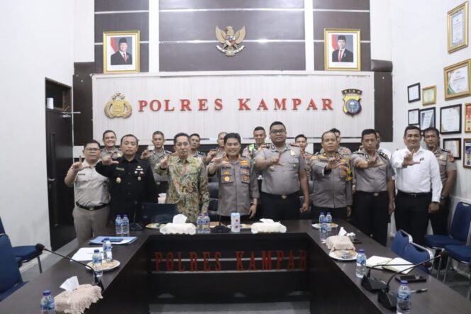 
					Jamin Mutu & Efektivitas Pengadaan, Tim Puslitbang Polri Tinjau Langsung Polres Kampar