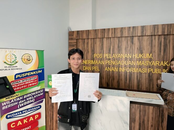 
Aktivis Riau Cep Permana Galih Secara Resmi Laporkan Dugaan Penyimpangan Anggaran Pemko Pekanbaru ke Kejagung RI, Sorot Pengadaan Proyek Hingga Pajak Daerah