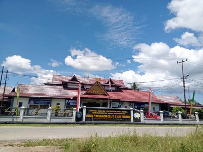 
Tidak Ada Sel Istimewa, Napi Koruptor di Lapas Pasir Pangaraian Disatukan dengan Napi Lain