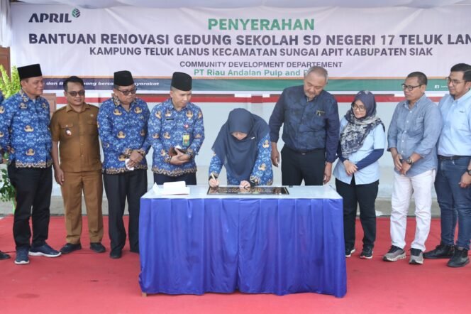 
Bupati Afni Wujudkan Harapan Warga, Anak-anak SD Negeri 17 Teluk Lanus Kini Belajar di Ruang yang Lebih Layak