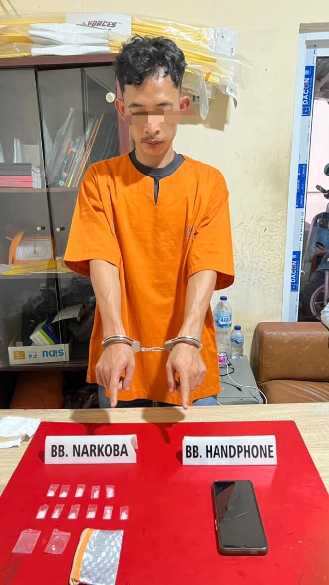 
Polsek Perhentian Raja Tangkap Pengedar Narkoba di Desa Hangtuah Sita Sabu-sabu 2,25 Gram