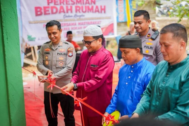 
Polres Rohul Bersama Baznas Resmikan Rumah Layak Huni di Rambah Hilir, Wujud Nyata Polisi Bersama Masyarakat