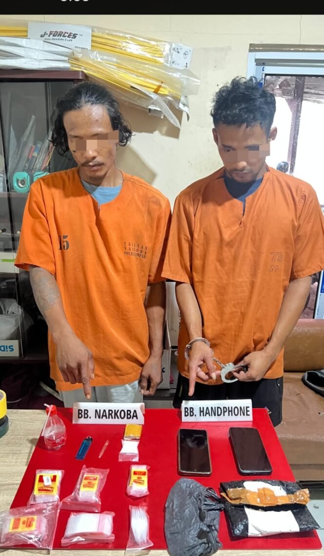 
Berkat Laporan Masyarakat, Polsek Perhentian Raja Amankan Dua Pengedar Narkoba, Sita 13,08 Gram Sabu