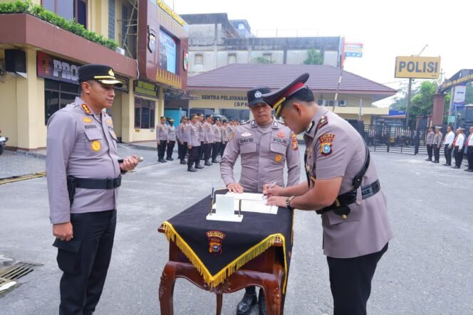 
Kapolresta Pekanbaru Pimpin Sertijab Kasat Reskrim, Kompol Sholton Resmi Jabat Kasat Reskrim