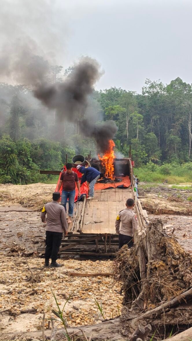 
Polsek Kuantan Mudik Tertibkan Dua Rakit PETI di Sekitar Venue Dayung Kebun Nopi