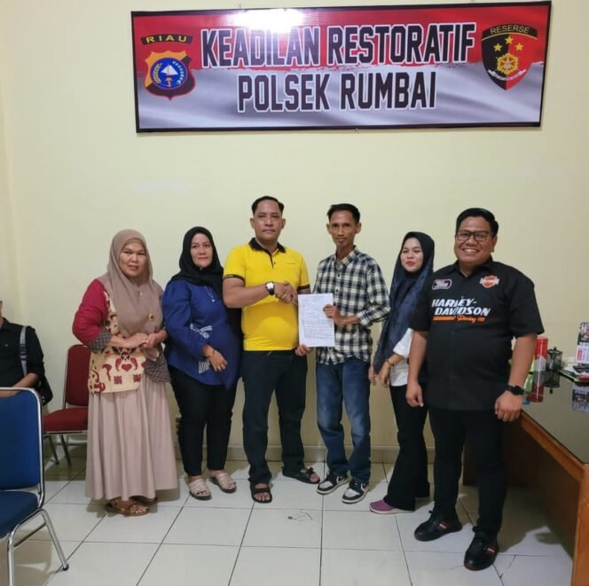 
					Kedepankan Perdamaian, Aprianto Ketua DPD PWMOI Pekanbaru Lakukan Restorative Justice Perselisihan Wartawan