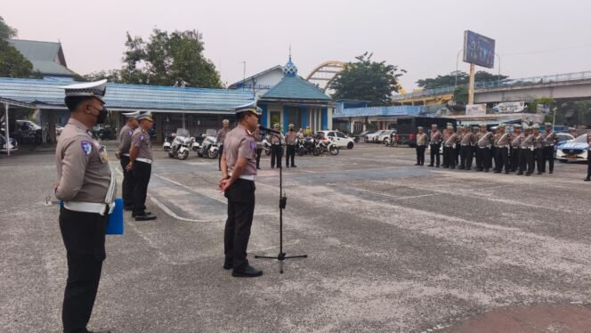 
Jelang Ops Patuh Lancang Kuning 2026, Dirlantas Polda Riau Pimpin Apel Pagi dan Pengecekan Kendaraan Patroli