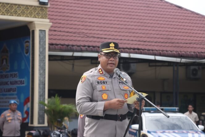 
					Apel Gelar Pasukan Operasi Patuh Lancang Kuning 2026, Kapolres Kampar Siapkan Personel Tekan Pelanggaran dan Kecelakaan Lalu‑Lintas