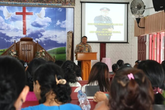 
					Kapolres Siak Pimpin Kegiatan “Minggu Kasih” di Gereja GBKP Banjar Seminai Wujud Nyata Polisi Bersama Masyarakat