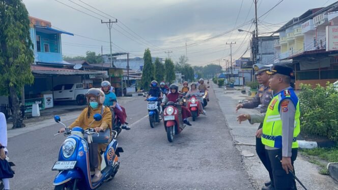 
					Kapolres Bengkalis AKBP Eko Rubiyanto Turun Langsung Bersama Kasat Lantas Laksanakan Strong Point Pagi, Pastikan Arus Lalu Lintas Lancar