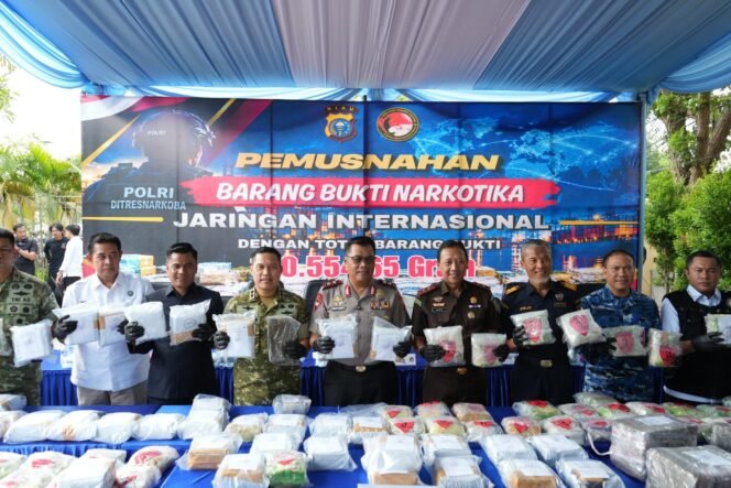 
					Polda Riau Musnahkan 100,55 Kg Narkotika, 467 Ribu Jiwa Diperkirakan Terselamatkan