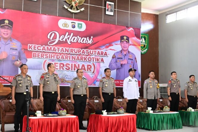 
					Kapolres Bengkalis Dampingi Waka Polda Riau Hadiri Deklarasi Utara Bersinar, Perkuat Komitmen Bersama Berantas Narkotika