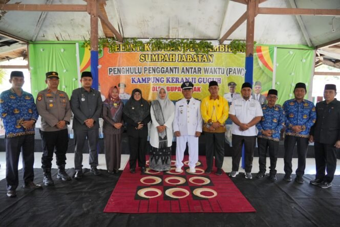 
					Bupati Siak Lantik Makrus Jadi Penghulu Keranji Guguh, Ajak Warga Gotong Royong Benahi Balai Kampung