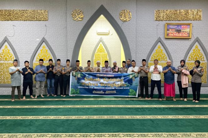 
					Polres Bengkalis Gelar Subuh Keliling, Pererat Silaturahmi dan Sampaikan Pesan Kamtibmas kepada Masyarakat